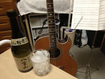 酒とギター.jpg